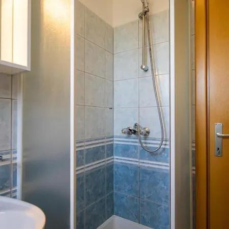 Den - 100 M From Sea Apartament Pašman