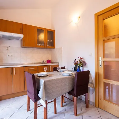 Apartament Den - 100 M From Sea