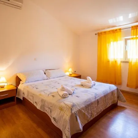 Den - 100 M From Sea *
