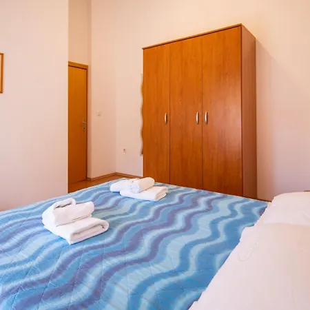Appartamento Den - 100 M From Sea Pašman