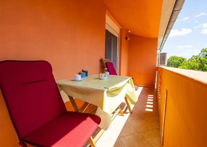 Den Διαμέρισμα *