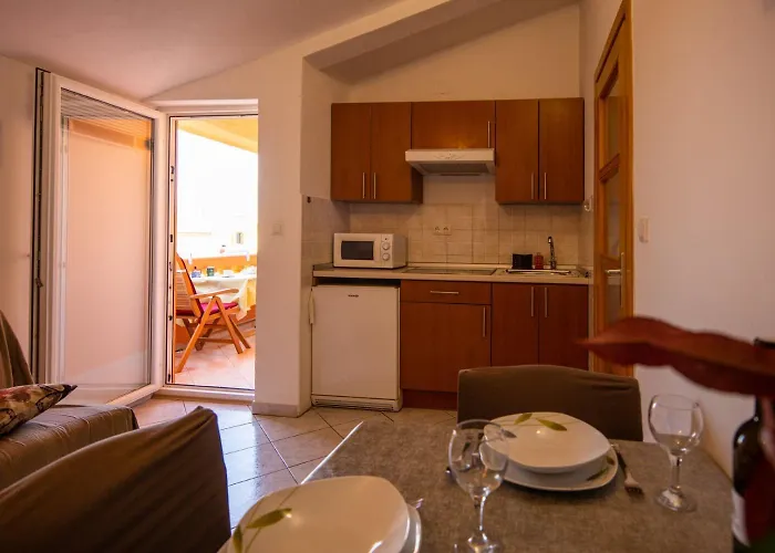 Den Διαμέρισμα *