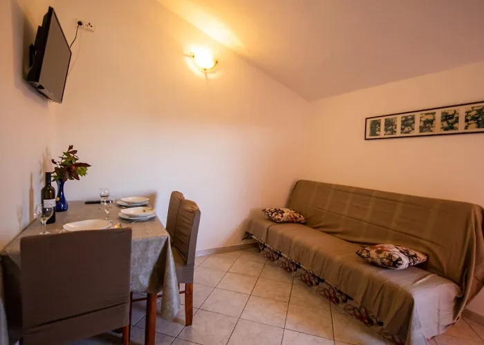 Den Διαμέρισμα *