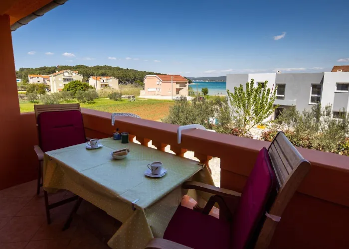 Den Διαμέρισμα Pašman