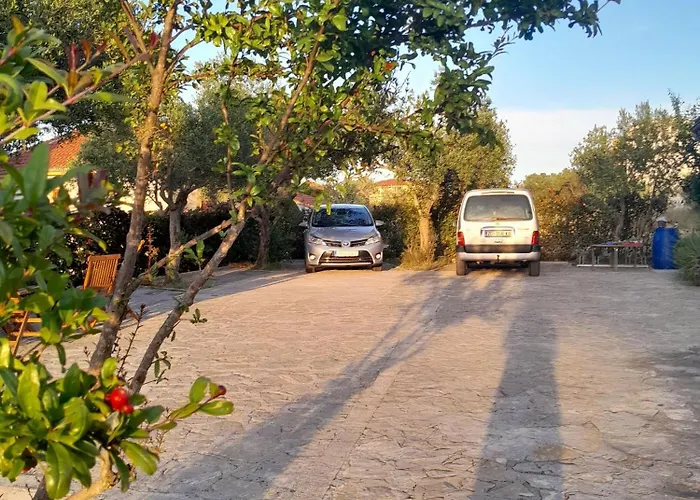 Den Διαμέρισμα *