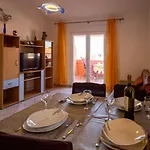Den Apartament Pašman